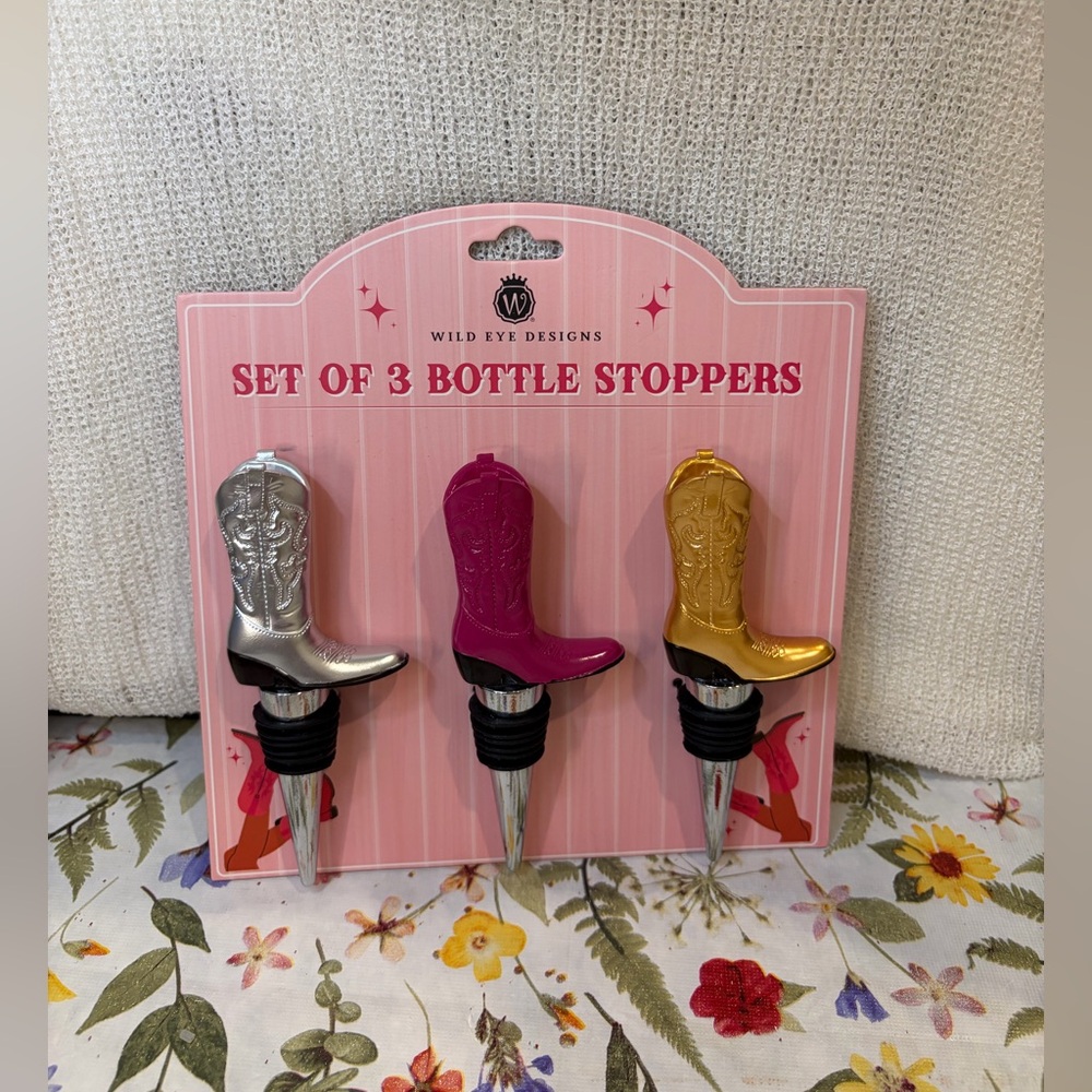 NWT WILD EYE DESIGNS  Set of 3 Cowboy Boot Bottle Stoppers - Silver, Pink, Gold🤠